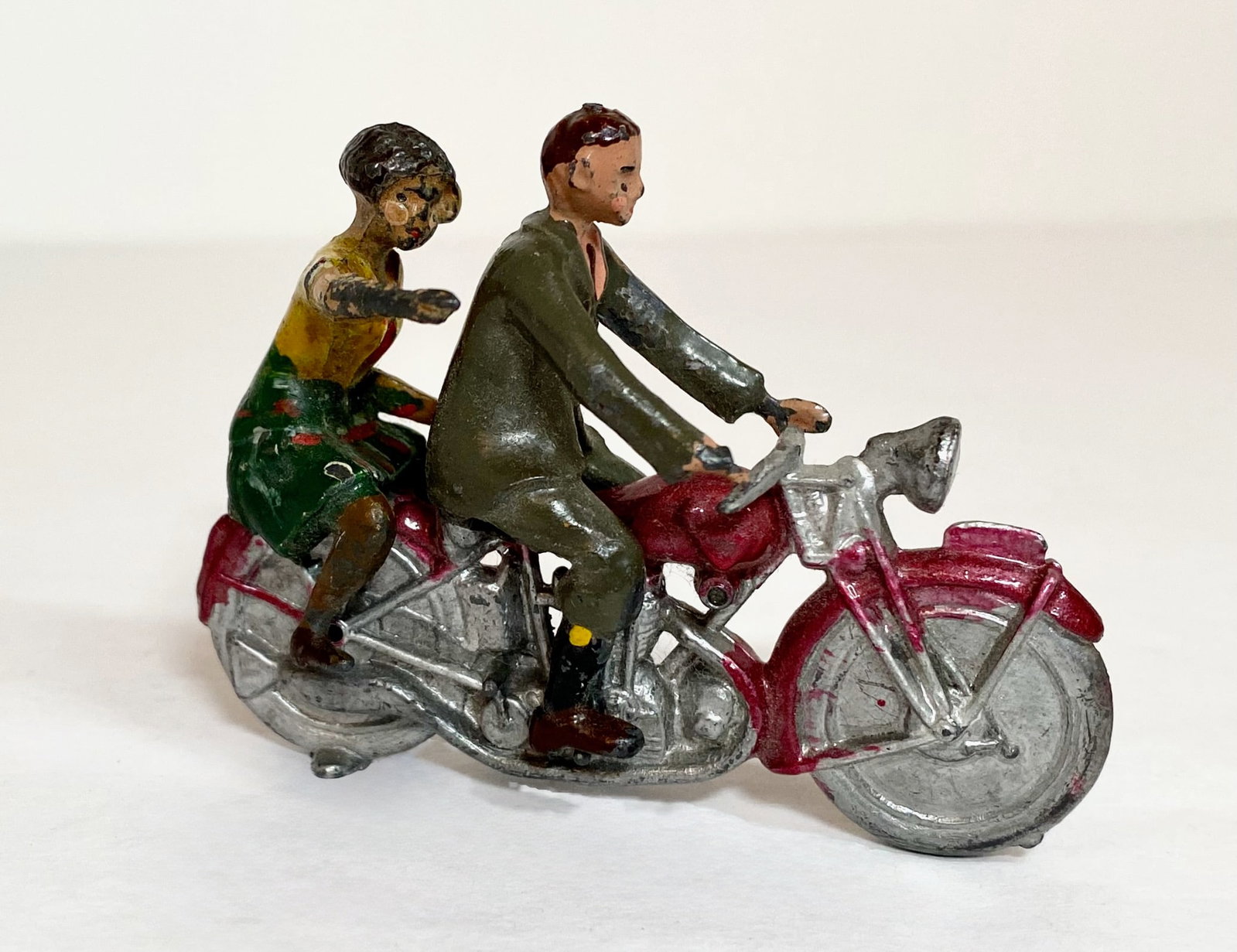 Britains RARE #653 Civilian Motorcycle: 3 pieces. Good to fair condition (motorcycle has one broken handlebar, Girl rider has paint loss). Unboxed.
