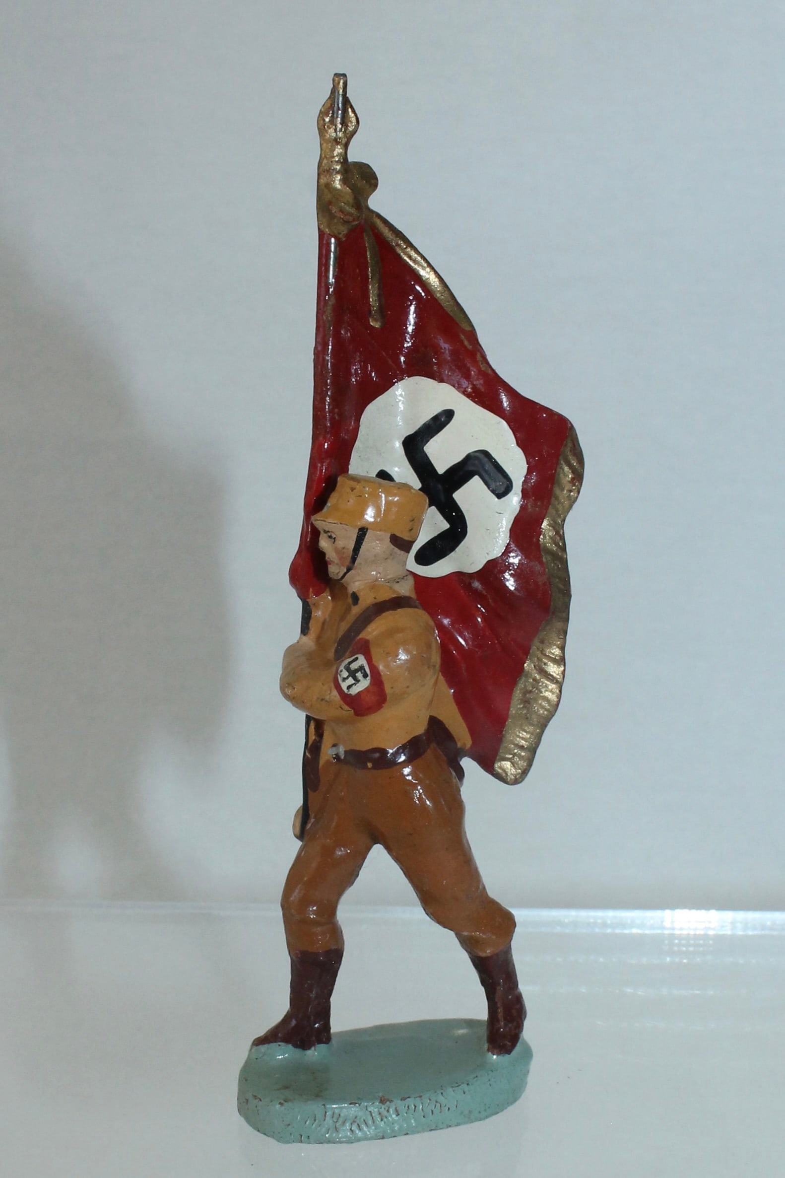 Elastolin SA Flag Bearer with Composition Flag (1 of 2)