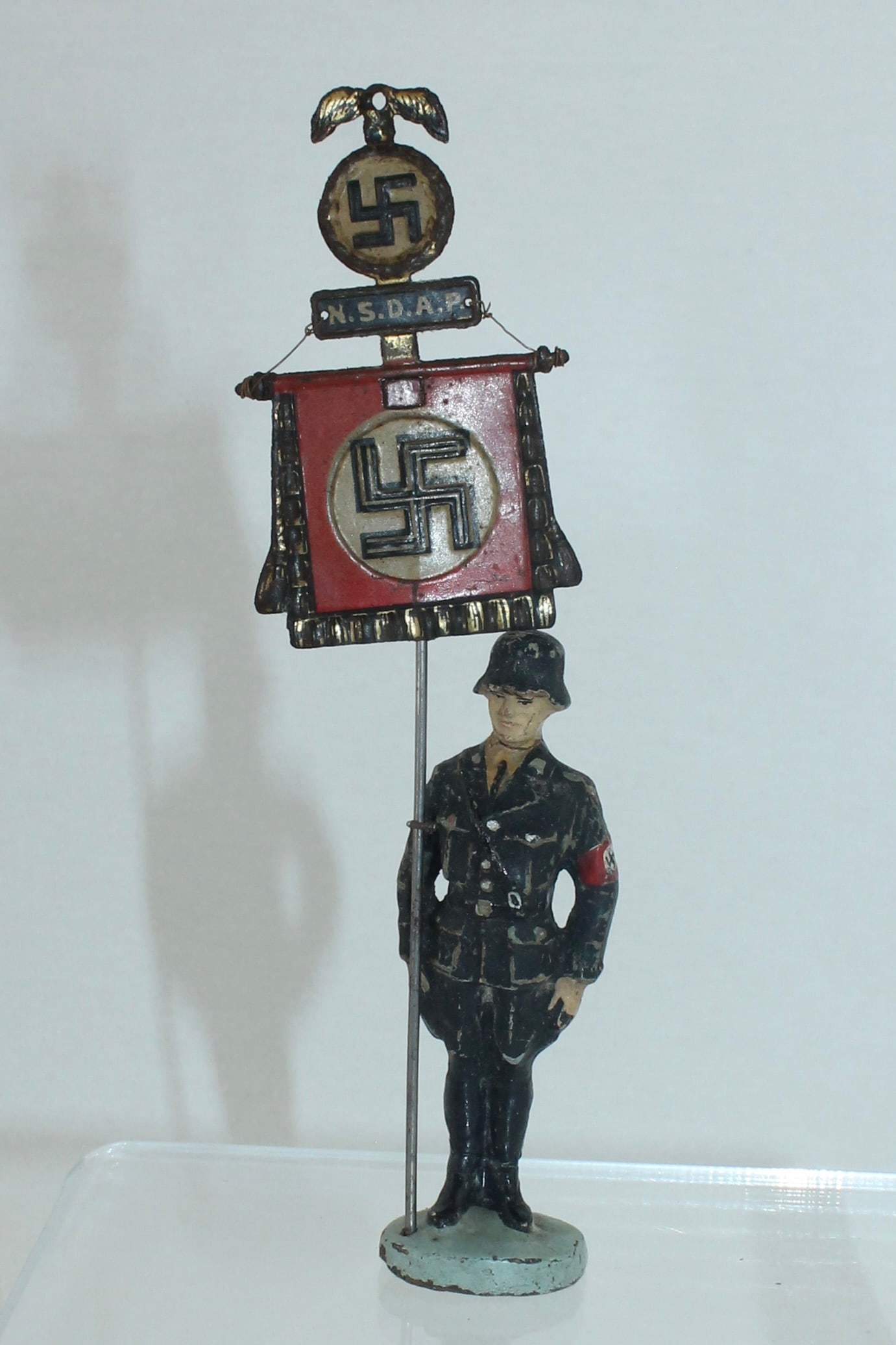 Elastolin SS Flag Bearer with National Standart (1 of 2)