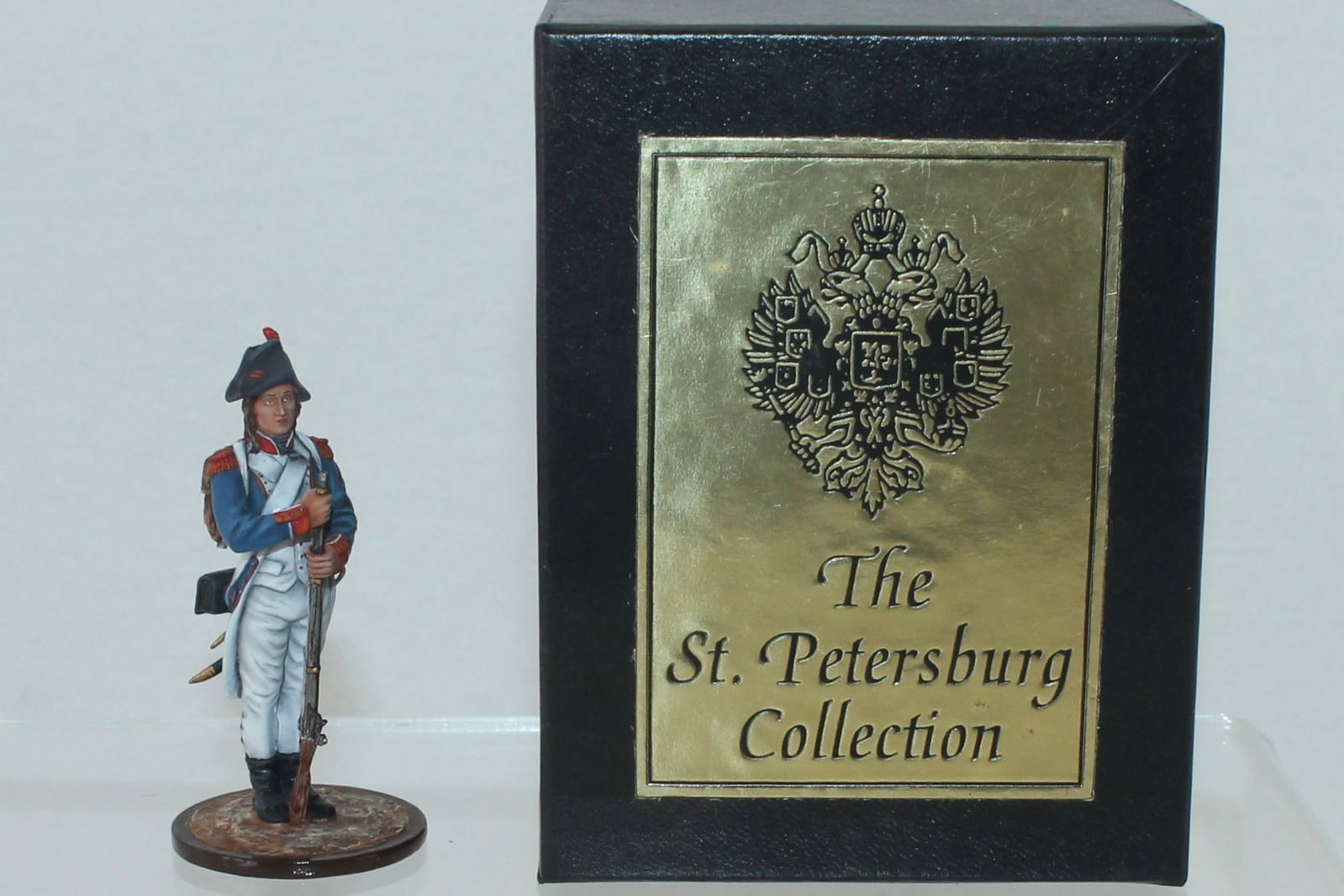 Aero Art Soldier Standing with Rifle: St. Petersburg Collection. French Revolution. 5119 on Underside of Base. 1 Piece. Condition Excellent. Box Very Good.