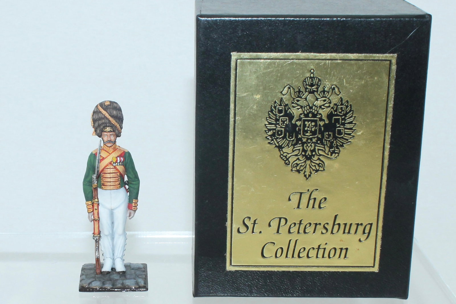 Aero Art Imperial Russian Guard at Attention: St. Petersburg Collection. 5140 on Underside of Base. 1 Piece. Condition Excellent. Box Very Good.