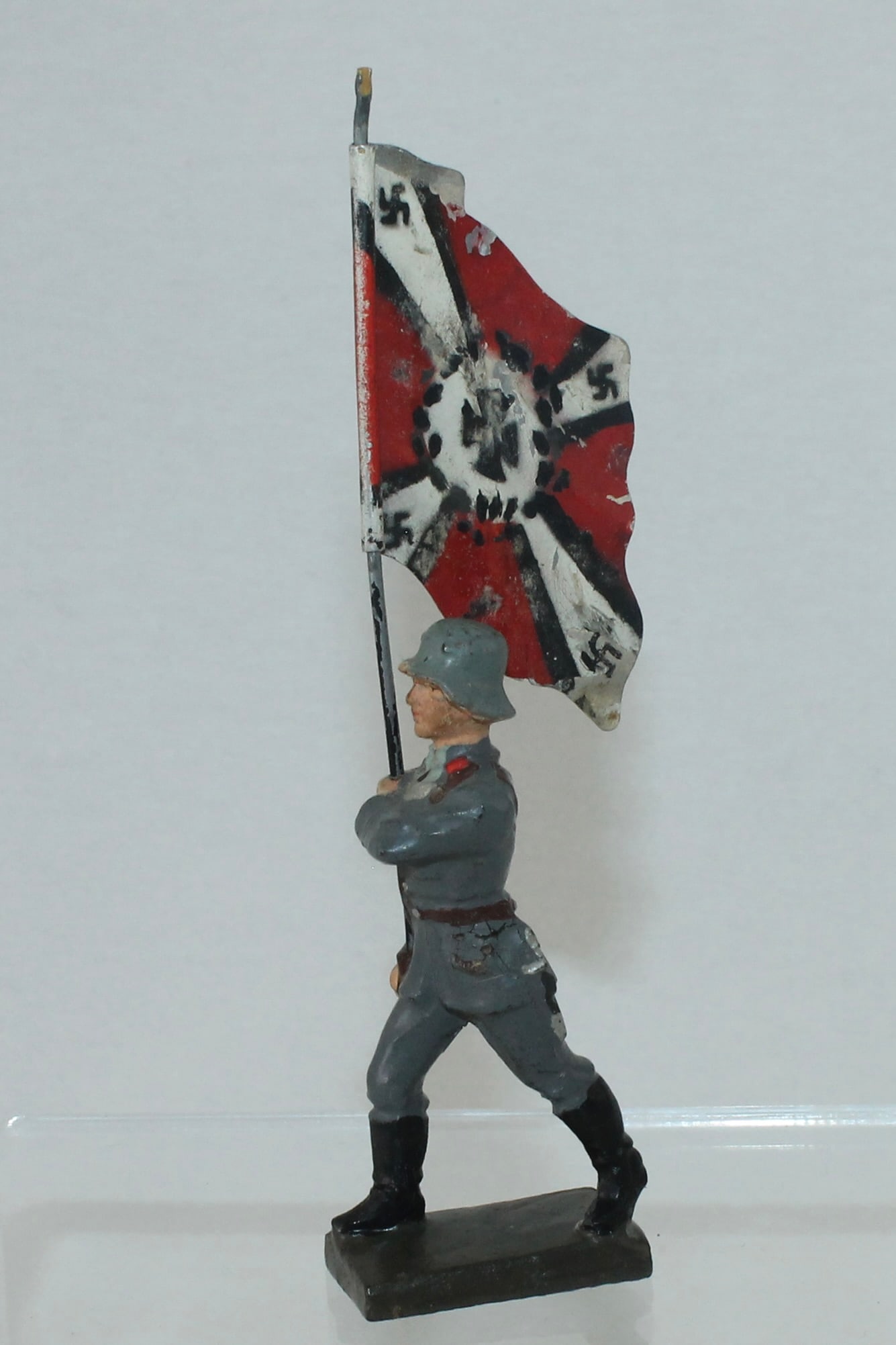 Lineol Luftwaffe Flag Bearer (1 of 2)