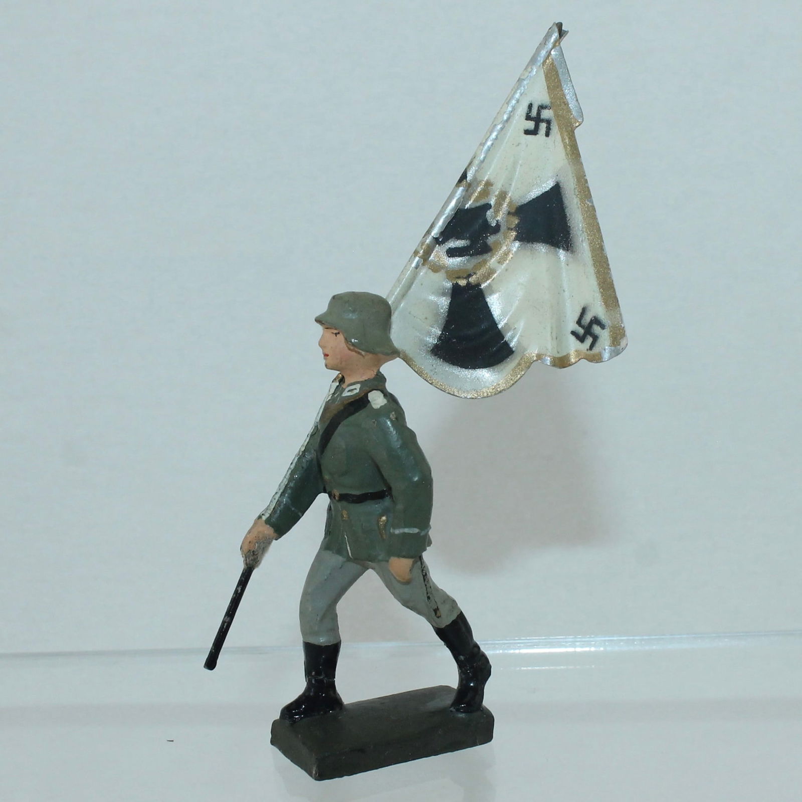 Lineol German Army Flag Bearer Draped Flag (1 of 2)