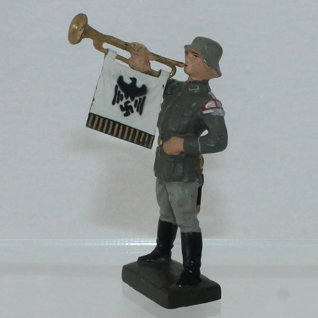 Lineol Fanfare Trumpeter with Banner: 5/58/2. Made 1936-40. Rare. 1 Piece. Condition Excellent. No Box.
