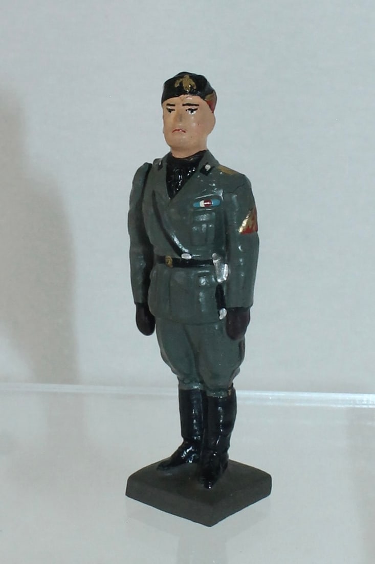 Lineol Mussolini Standing with Movable Arm (1 of 4)