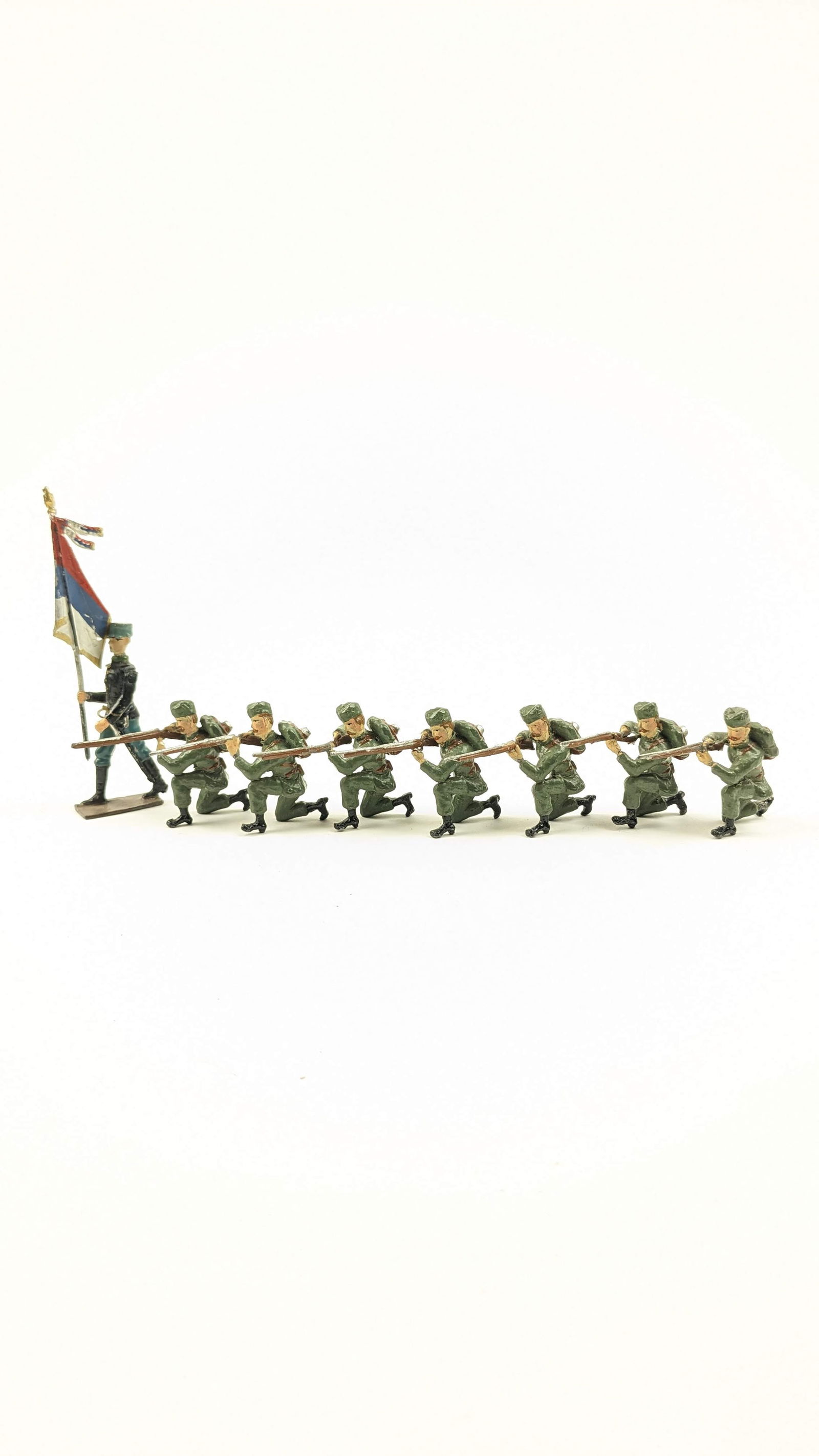 Lucotte Serbian Infantry Kneeling Firing: 8 Pieces Condition Very Good No Box