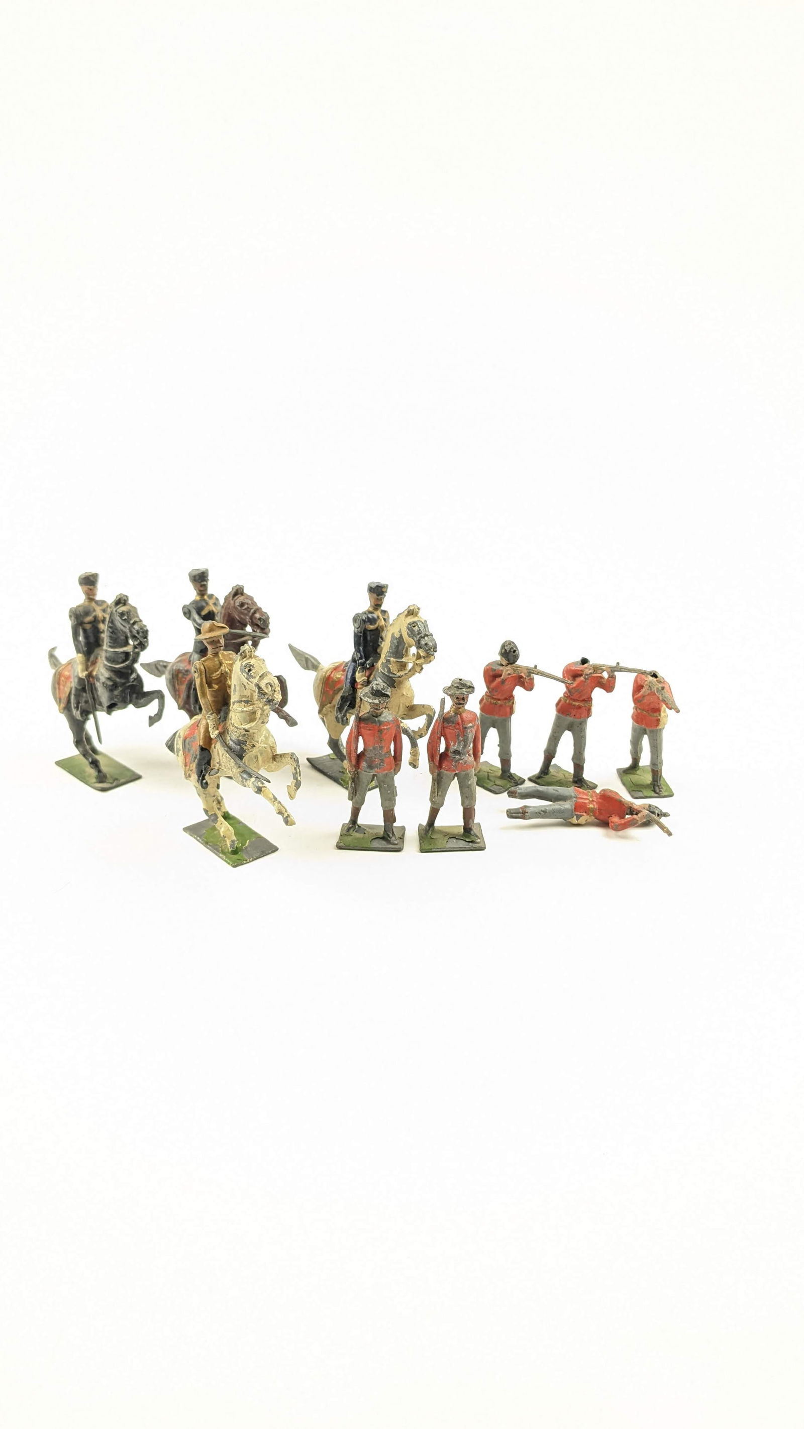 Beiser Britain Figures Firing In Red And White (1 of 1)