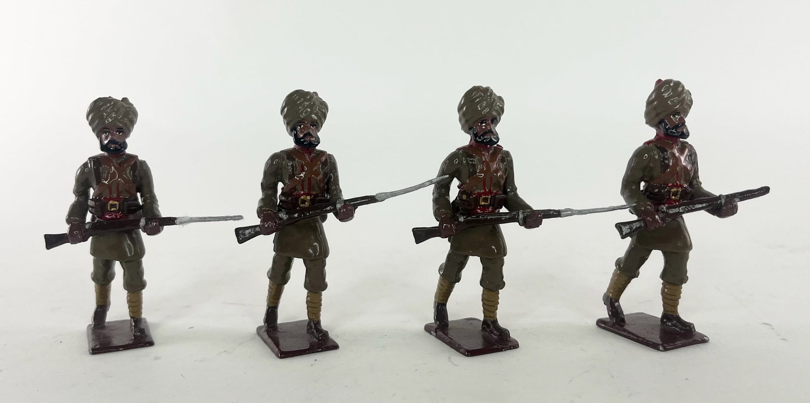 Somerset SLB-110 Queen Victoria's Own Color Guard: Sepoys at the Ready. 4 Pieces. Condition Very Good, 1 Bayonet Tip Missing. Box Very Good.