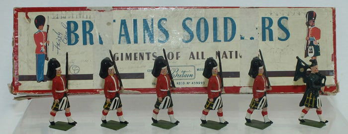 Britains Set 77 Gordon Highlanders with Piper