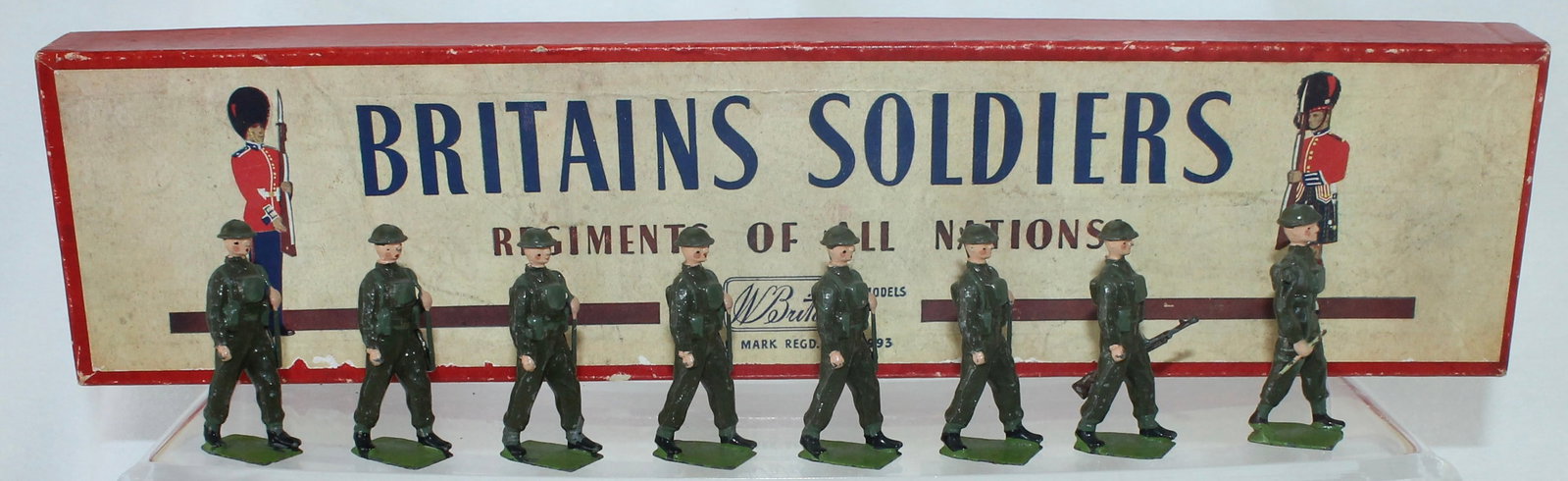 Britains Set 1858 British Infantry Battle Dress: 8 Pieces. Condition Excellent. One Rifle Barrel Broken. Box very Good.