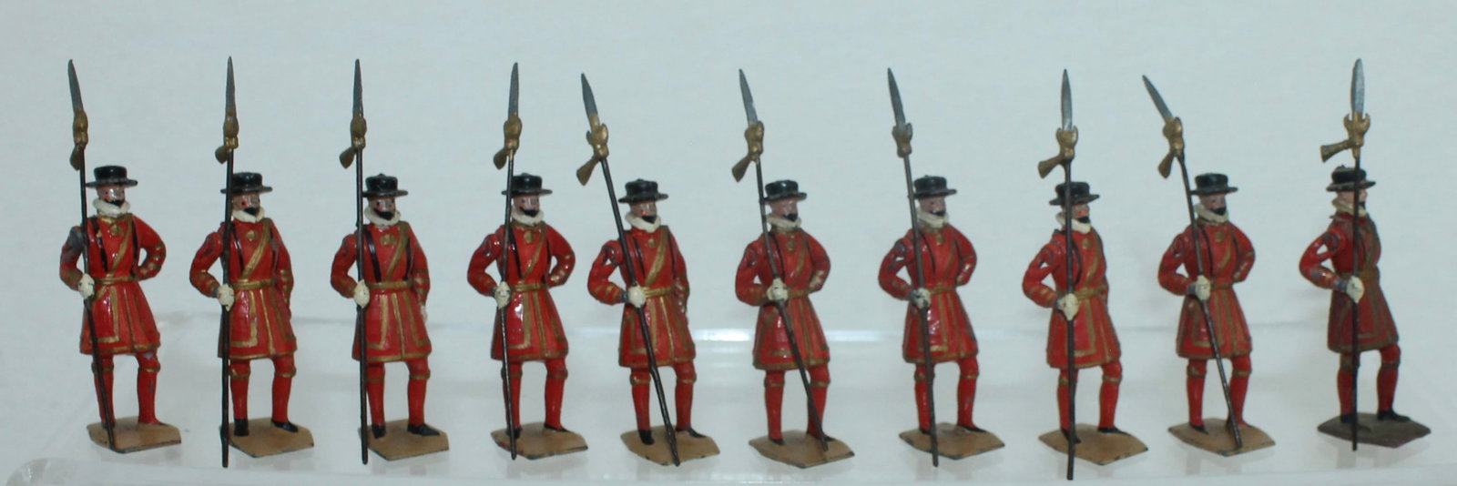 Britains from Set 1257 Yeomen of the Guard: Pre War. 1937 Version with Arms Akimbo. 10 Pieces. Condition Very Good. Few Arms Loose. No Box.