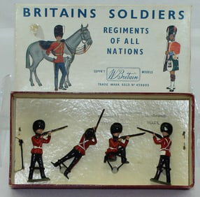 Britains Half Box 2121 Grenadier Guards Firing