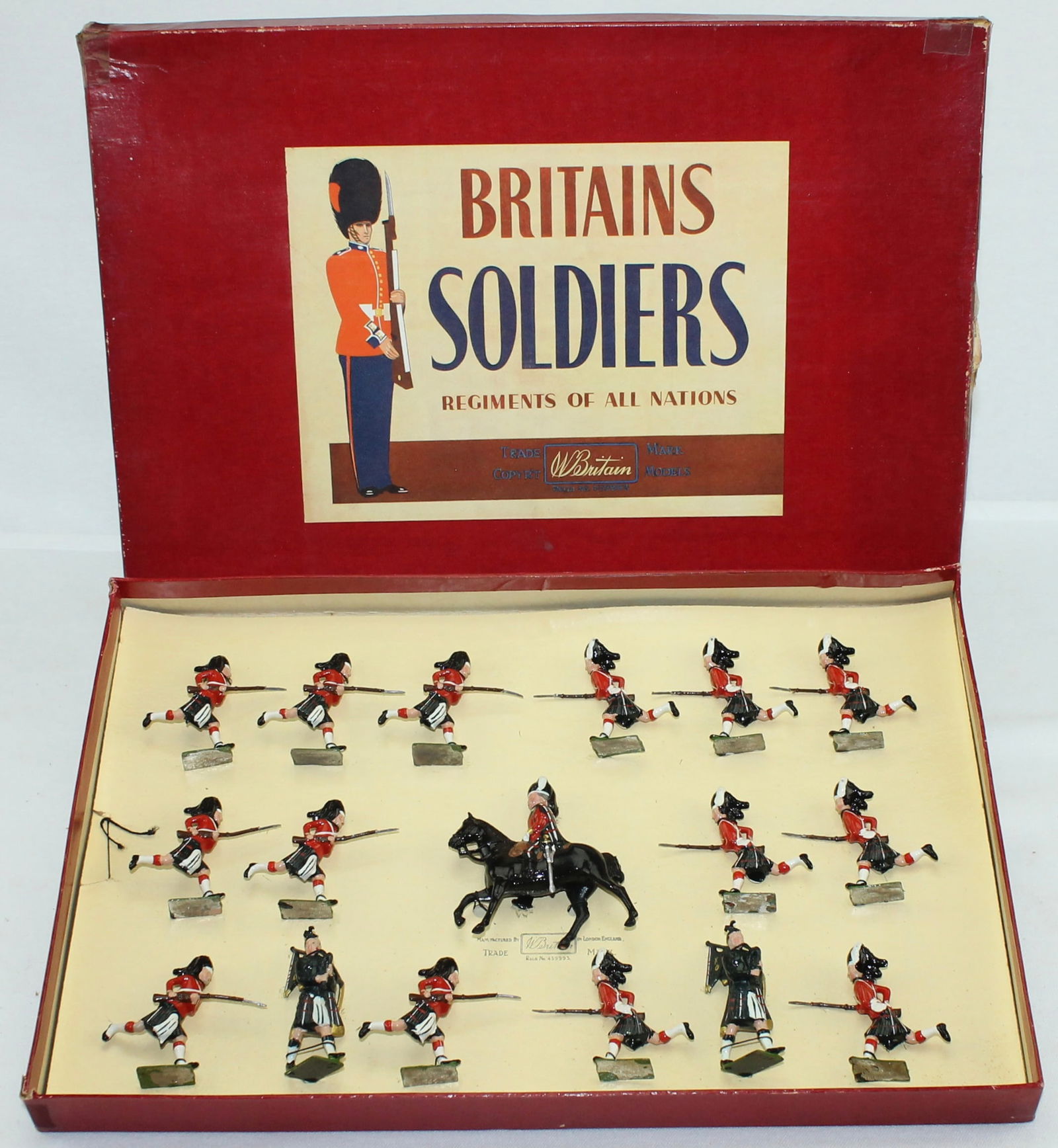 Britains Set 2063 Seaforth Highlanders Charging (1 of 3)