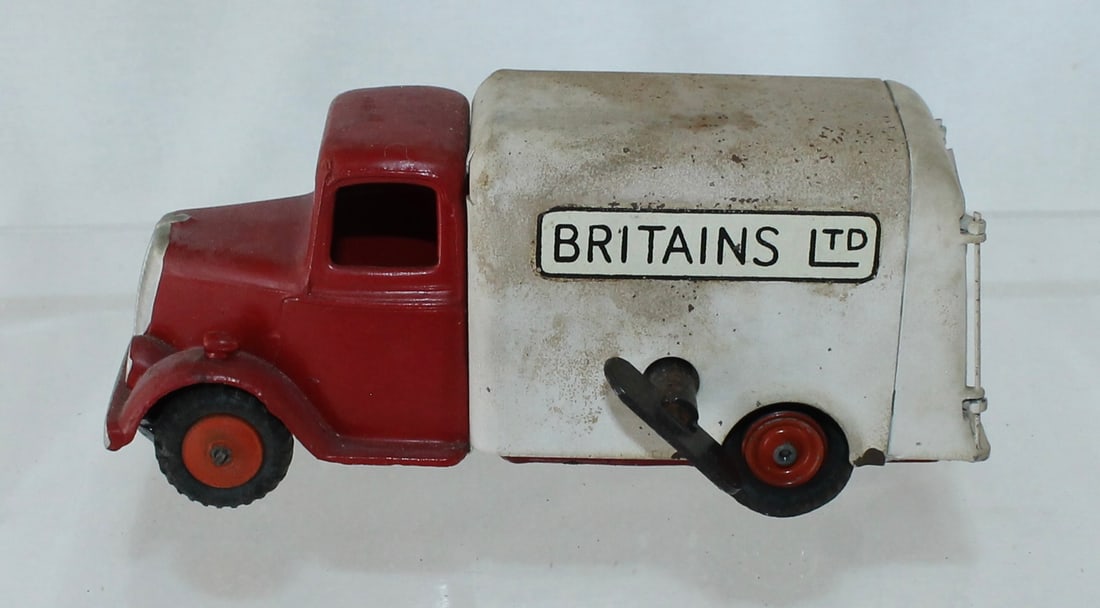 Britains Set 2045 Clockwork Van with Driver (1 of 6)