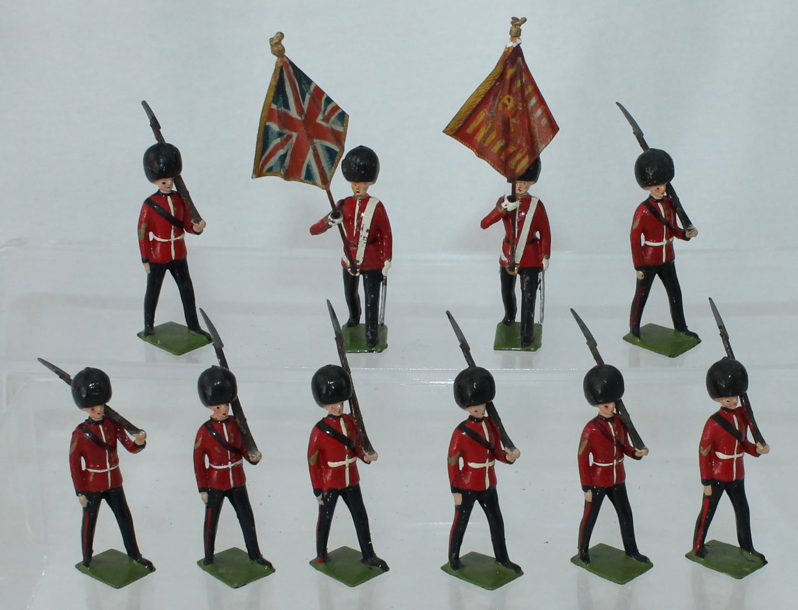 Britains From 2084 Scots Guards Color Party: Includes 2 Flag Bearers and 8 Sergeants. Made 1954 only with Tin Flags. 10 Pieces. Condition Very Good. Flag Bearers Arms Loose. No Box.