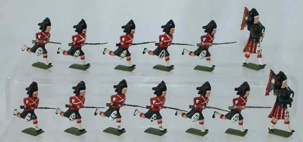 Britains Lot 11 Blackwatch Highlanders Piper