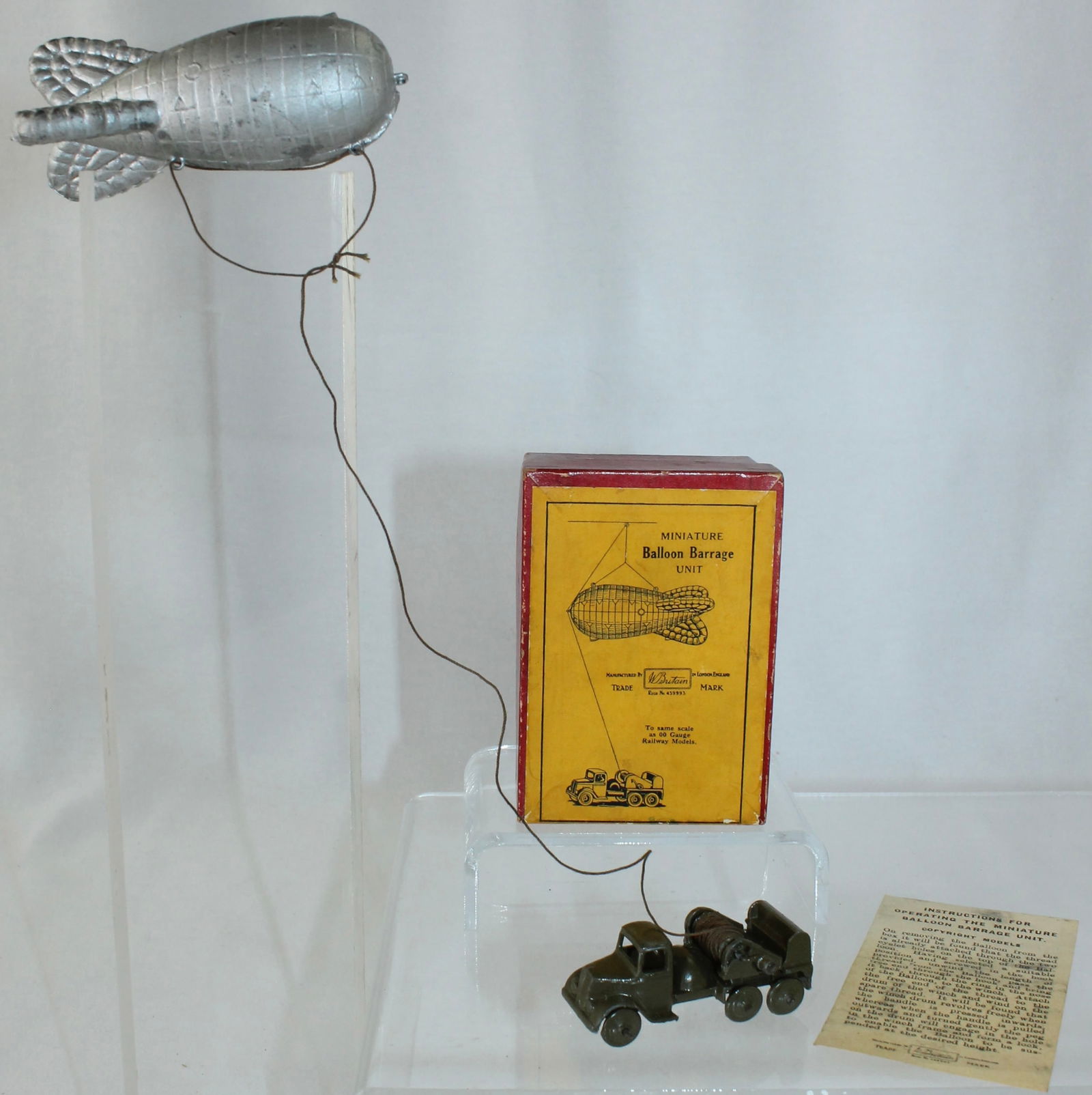 Britains Set 1855 Minature Barrage Balloon (1 of 5)