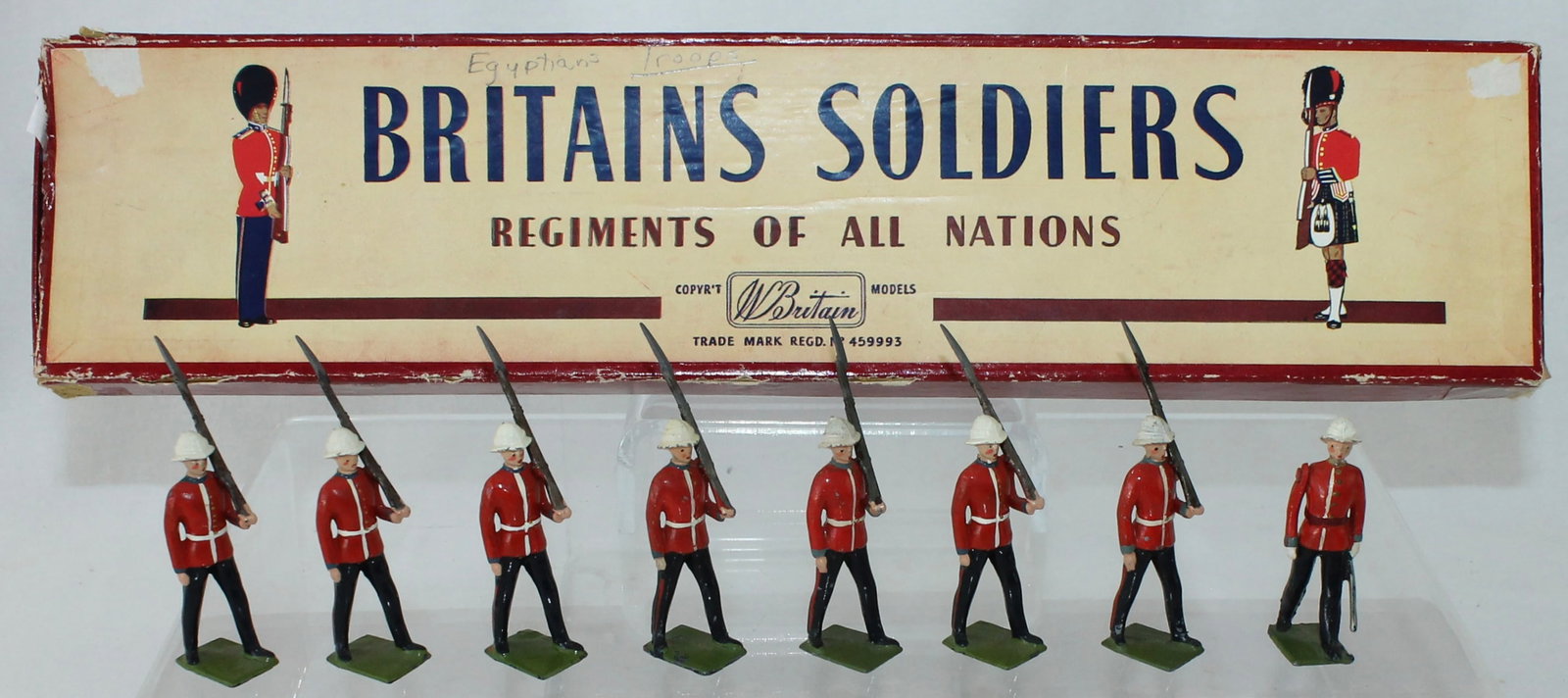 Britains Set 1633 Princess Pat's Light Infantry: Princess Pat's Canadian Light Infantry. 8 Pieces. Condition Very Good. Box Fair. Lacks 1 End Panel. Incorrect Box Bottom. Ink Writing on Label. Tie Card for 7 Figures.
