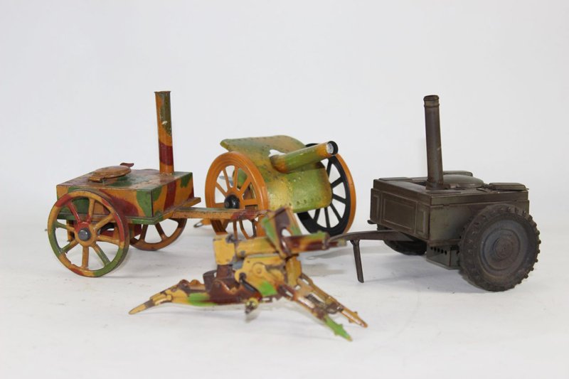 Lineol and Hausser Field kitchens: Lineol and Hausser Field kitchens (2) working machine gun and cannon Very good to excellent condition 4 pieces