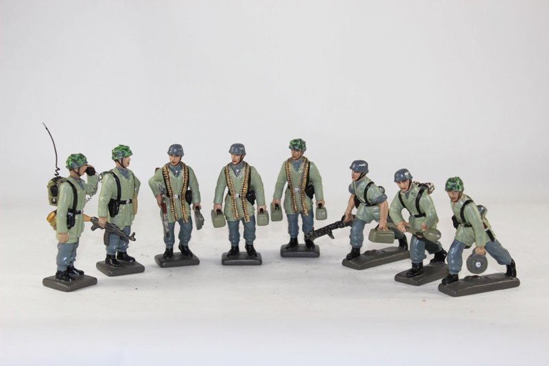 Reiner Krock WWII Paratroopers: Reiner Krock WWII Paratroopers Excellent condition 8 pieces