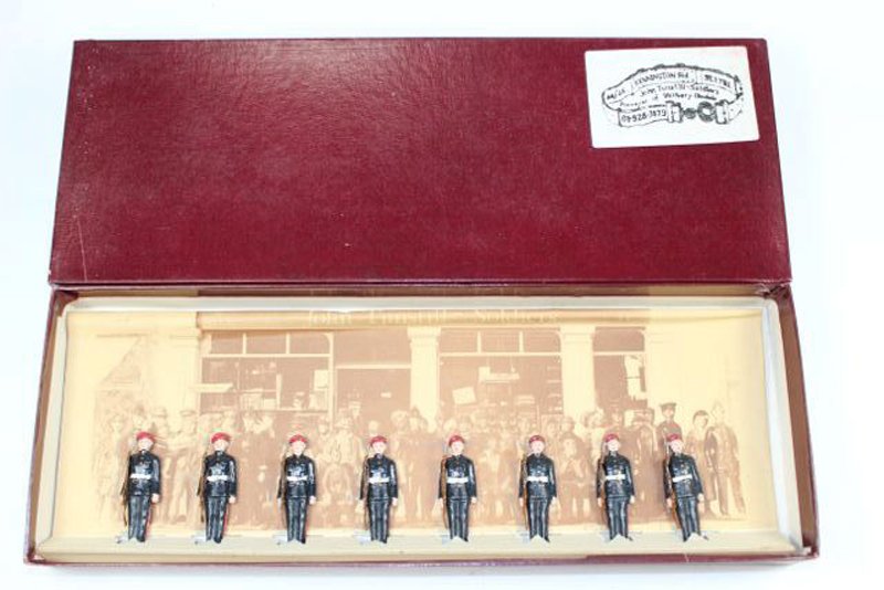 Soldiers’ Soldiers John Tunstill Set 175: Soldiers’ Soldiers John Tunstill Set 175 Paratroopers Excellent condition in box. 8 pieces