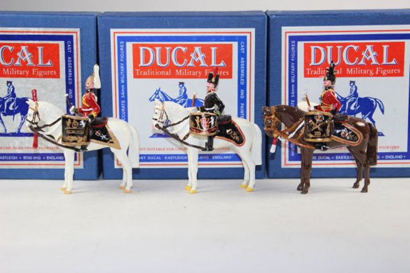 Ducal Kettle Drummers Assortment: Ducal Kettle Drummers Assortment Excellent condition with box. 1 drum separated 3 pieces