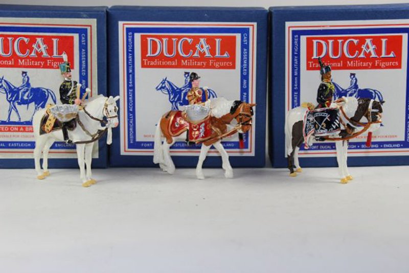 Ducal Kettle Drummers Assortment: Ducal Kettle Drummers Assortment Excellent condition with box. 3 pieces