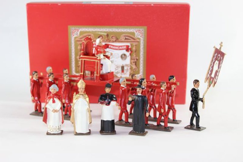 Mignot Procession du Pope: Mignot Procession du Pope Excellent condition with box. 18 pieces
