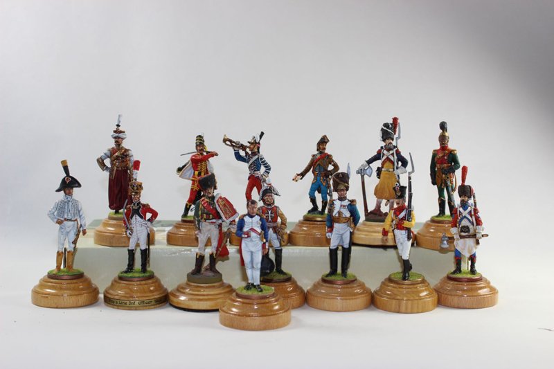 Napoleonic Historical Miniatures: Napoleonic Historical Miniatures Types of the Napoleonic Army mounted on display plinths Excellent condition No box. Varied painting 14 pieces