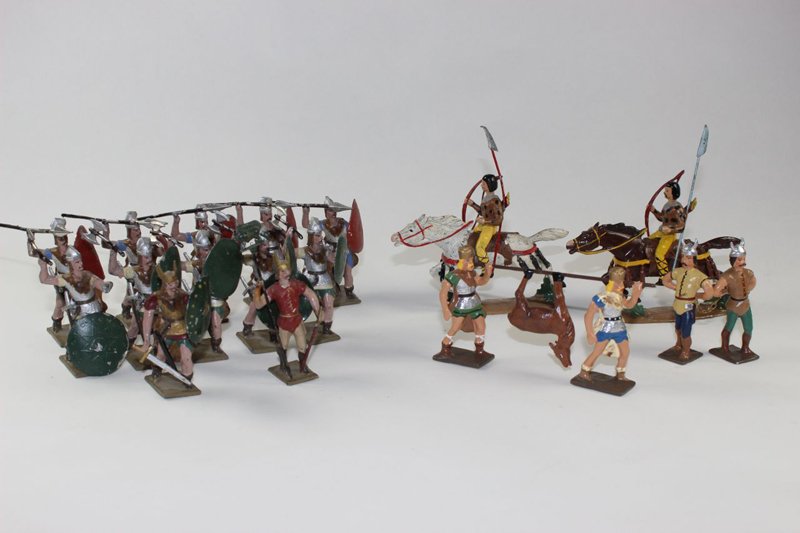 Mignot Huns and Gauls in Action: Mignot Huns and Gauls in Action Good to very good condition No box. 1 shield broken. 21 pieces