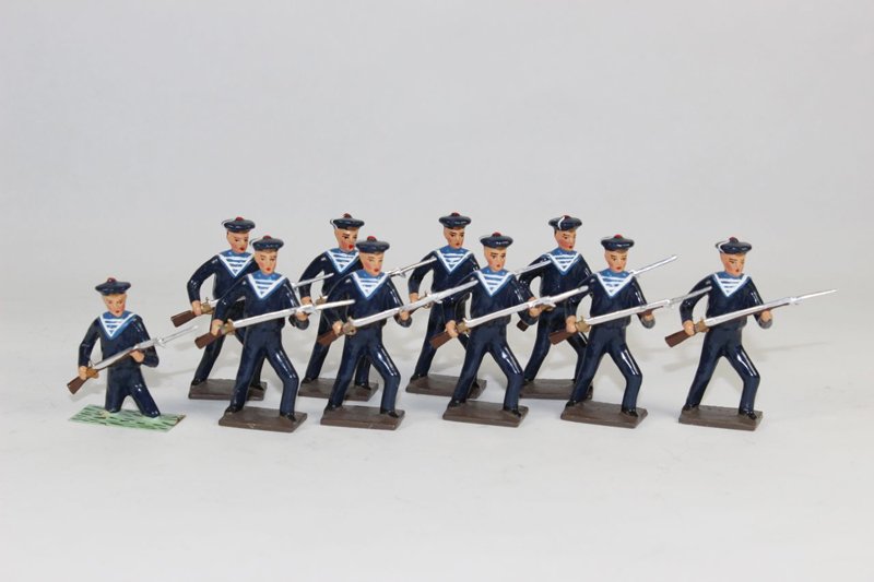 Mignot French Navy Storming Beach: Mignot French Navy Storming Beach Very good to excellent condition No box. 10 pieces