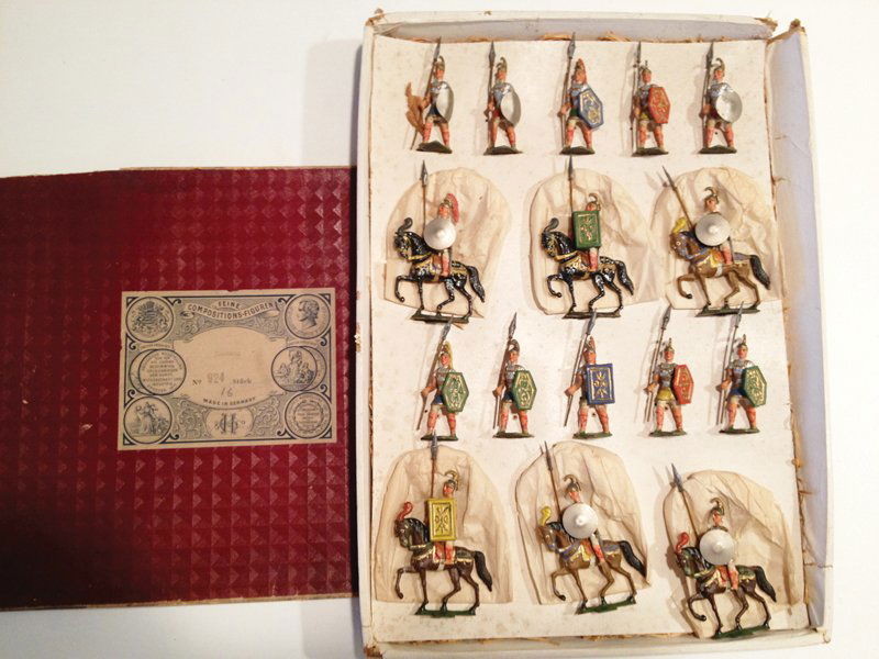 Heyde Set 924 Romans Mounted and on Foot: Heyde Set 924 Romans Mounted and on Foot 16 Pieces, Condtion Very Good (one shield detached) Box Good (missing edging on lid)