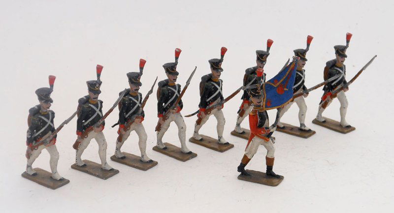 Lucotte Napoleonic Infantry in Shakos with Flag Bearer: Lucotte Napoleonic Infantry in Shakos with Flag Bearer Pre War 9 Pieces. Condition Very Good