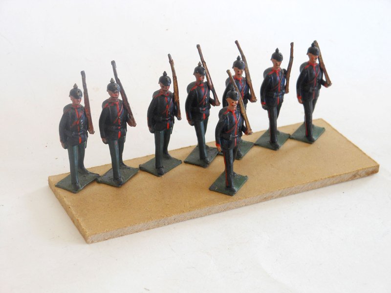 Britains Set # 154 Prussian Infantry: Britains Set # 154 Prussian Infantry Pre War 8 Pieces secured on wooden board. Condition Very Good