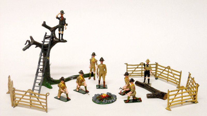 Britains Boy Scout Encampment Assortment: Britains Boy Scout Encampment Assortment with other makers items some modern manufacture. Original Tree, Trek Cart Ladder, Scout and Fence with others & Accessories. Post War Unboxed 15 Pieces.