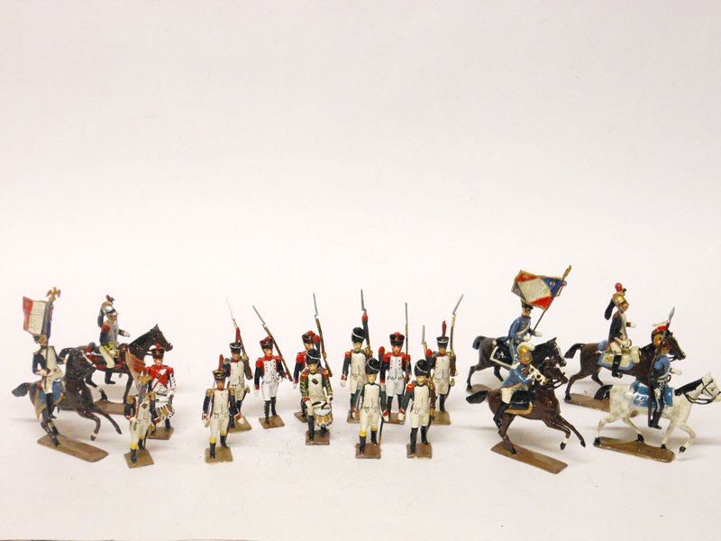 Mignot Assortment Napoleonic Infantry and Cavalry: Mignot Assortment Napoleonic Infantry and Cavalry Post War 18 Pieces. Unboxed. Condition Excellent