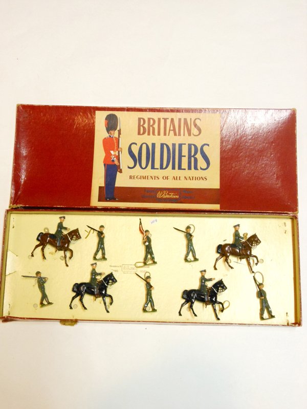 Britains Set # 267 U.S. Cavalry and Infantry Display: Britains Set # 267 U.S. Cavalry and Infantry Display with Original R.O.A.N Box Untied. Post War. 10 Pieces. Condition Very Good. Box Good (Two corners of lid Split)