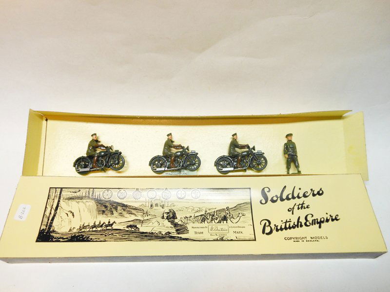 Britains Set # 9153 Royal Corps of Signals dispatch: Britains Set # 9153 Royal Corps of Signals dispatch Rider s RARE combination with Walking Officer never used in the Standard set. Tied in Original SCARCE Post War Soldiers of the British Empire Box. 4