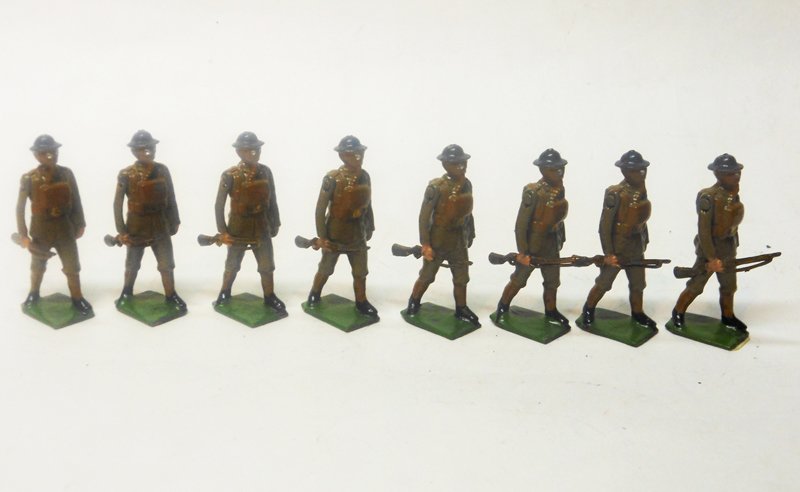 Britains Set # 258 Infantry at the Trail: Britains Set # 258 Infantry at the Trail Gasmasks Pre War. 8 Pieces. Unboxed. Condition Very Good