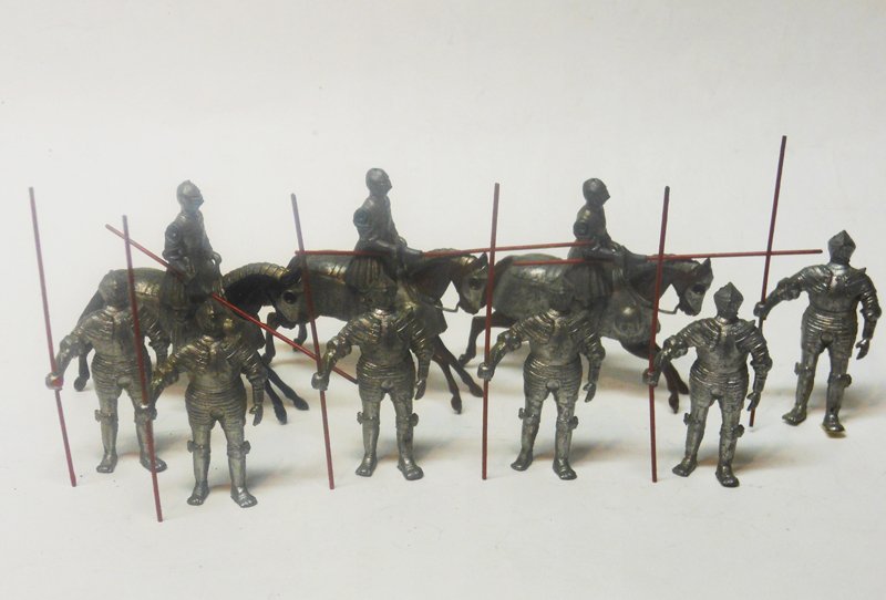 Britains Set # 1307 16th Century Knights: Britains Set # 1307 16th Century Knights Post War. 9 Pieces. Unboxed. Condition Very Good