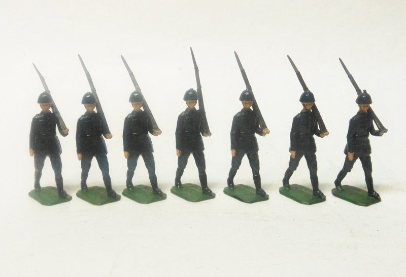 Britains Set # 1856 Polish Infantry: Britains Set # 1856 Polish Infantry No Officer, Post War. 7 Pieces. Unboxed. Condition VeryGood