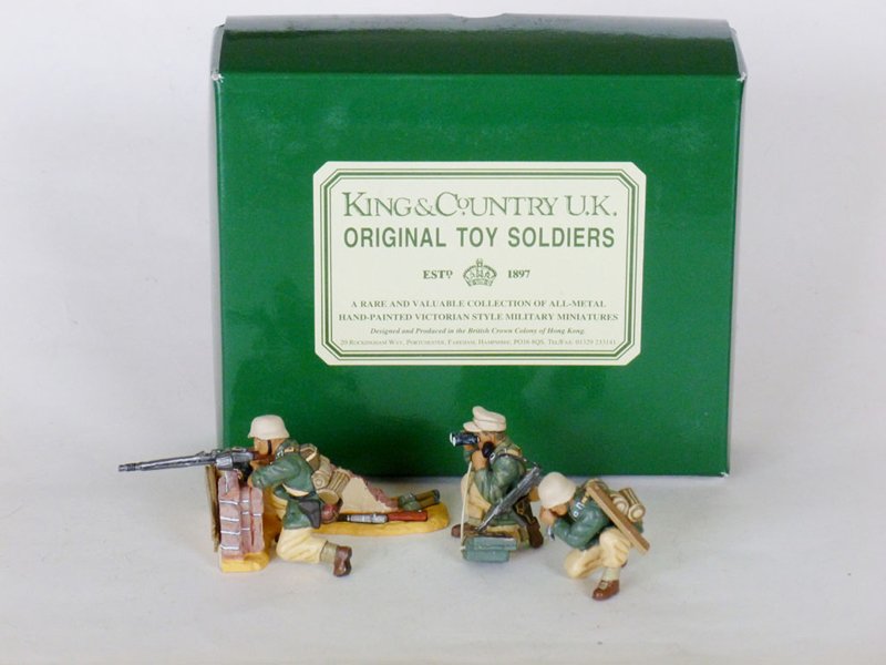 King and Country AK 7 German Africa Korps: King and Country AK 7 German Africa Korps MG 42 team, one L shaped wall, a soldier with binoculars and phone, a soldier crouching with equipment and a soldier shooting, 4 pieces with Original Box Cond