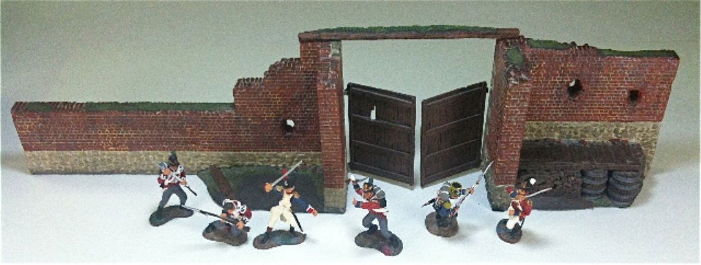 Britains Set # 00148 North Gate Diorama: With original box. 9 Pieces Condition Excellent. (Gate hinge broken)