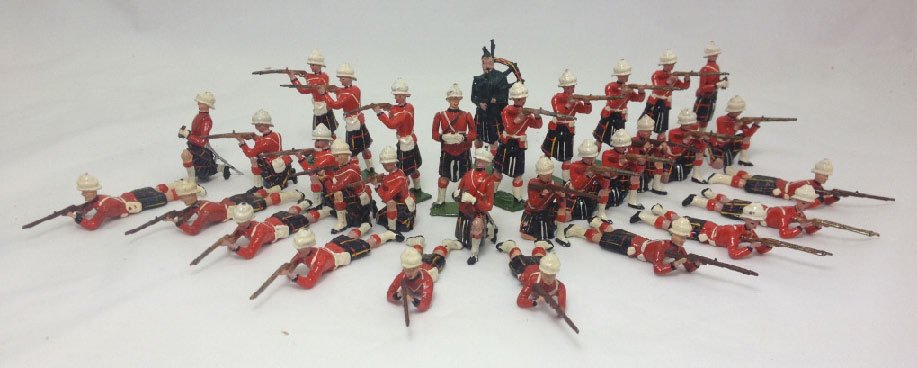 From Britains Set #89 Cameron Highlanders: Unboxed. Pre War. Legs apart. 32 Pieces, including 2 standing Officers with binoculars, 2 kneeling Officers with binoculars and 1 piper. Non-matching. Condition: Excellent.