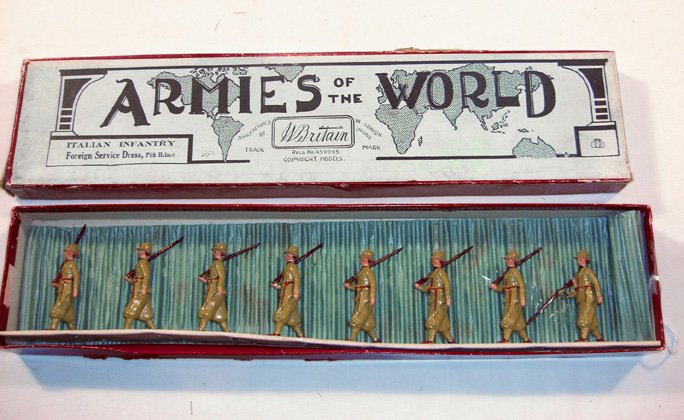 Britains: Set # 1436 Italian Infantry: 8 marching. Pre war. With corrugated box, Foreign service dress, pith helmets and slotted card, in original “Armies” box. 1 arm loose, replica tie card. (NM, box F) [8].