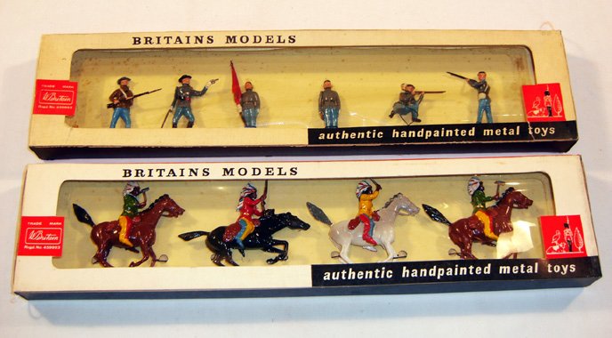 Britains: 2 Sets #9189 USA Confederate Infantry: And #9289 4 Mounted Indians. 6 figures, 2 riflemen standing, 1 officer with pistol, 1 standard bearer, 1 kneeling firing, 1 bugler in original “See Through” box 24 mounted Indians in 2nd box. (M, 