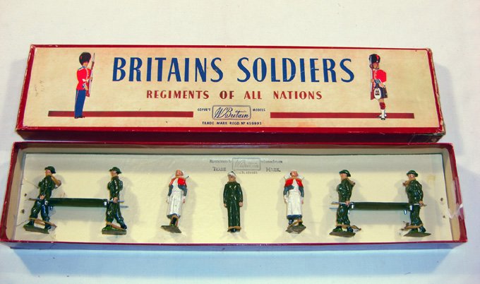 Britains: Set # 1723 Royal Army Medical Corps: Stretcher Bearers Unit. Post-War, complete set with teams, wounded and nurses, in original “Regiments” box (NM, box G) (9).