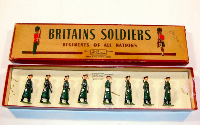 Britains: Post War Set # 2027 Red Army Guards: Loose in parade uniform, great coats, marching slung rifles, with officer in original “Regiments” box (NM, 1 bent rifle, box P) (8).