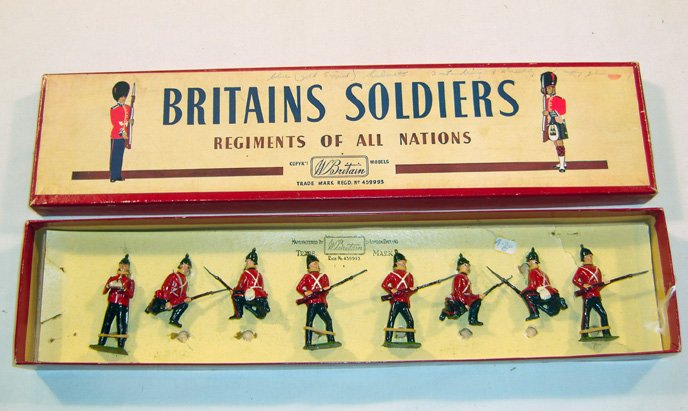 Britains: From Set 17 Somerset Light Infantry: Post-War. Two positions, 4 kneeling, 3 standing 1 officer in original “Regiments” box (NM, box G, writing) [8] Shouldhave off. & bugler.