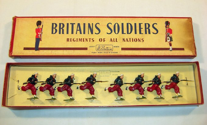 Britains: Set # 142 French Zouaves Charging: Post-War. Loose. 8 charging in original “Regiment” box (E, box F) (8). Mismatched.